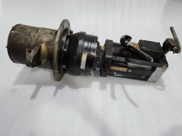 SOREN T.LYNGSO EGS 2000 SM 56-L Servo Motor with Cyclo Gear FABS 35-119