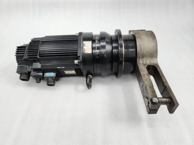 YASKAWA SGMGH-13Q5A-OM11 AC SERVO MOTOR WITH SUMITOMO GEAR F3CS-A25G-59